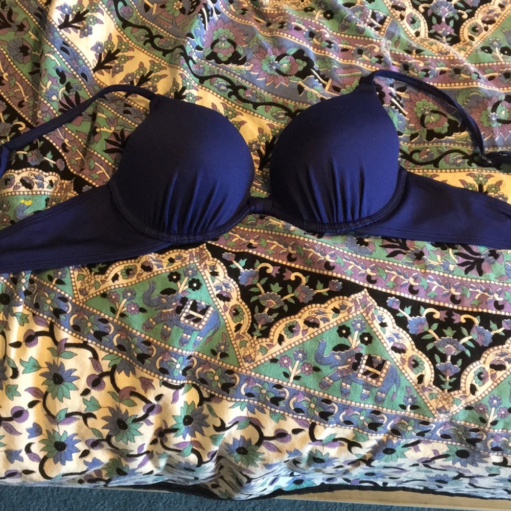 5/$20💕 Navy blue padded bikini top
